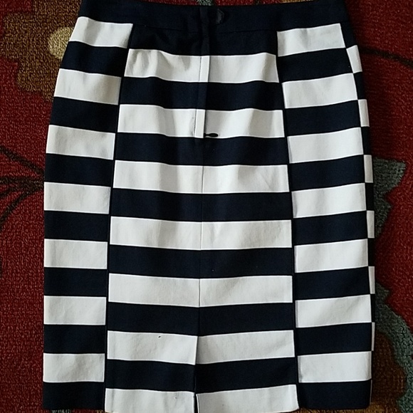 H & M Navy Blue and White Striped skirt sz 8 - Picture 2 of 7